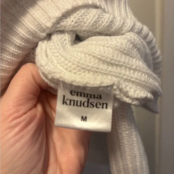 Emma Knudsen V-Neck Women's Sweater. Size M (oversized). Bamboo/organic cotton - Picture 3 of 5